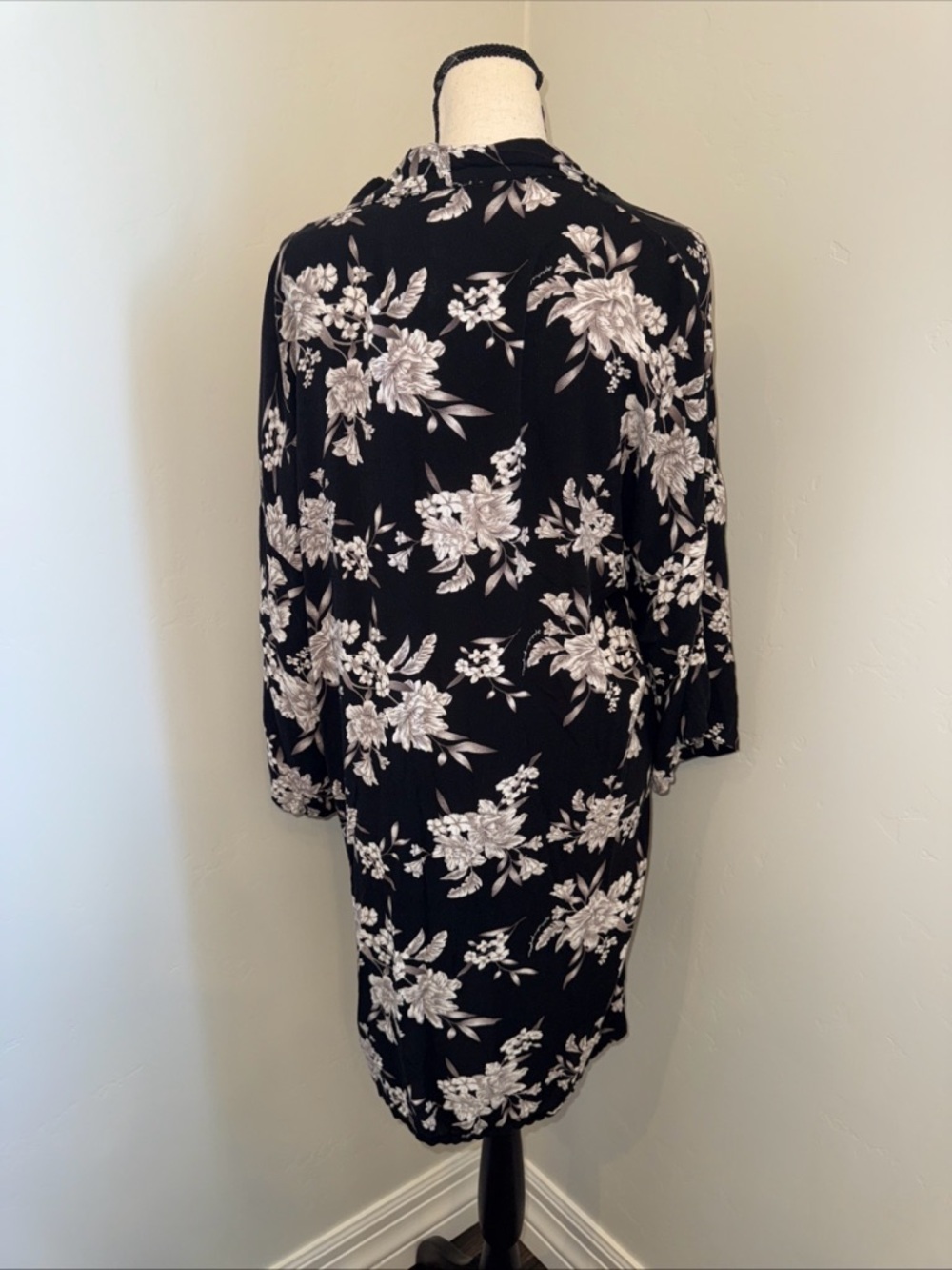 Robe - Picture 7 of 10